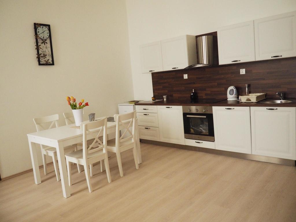 Apartment In Historical Part - Old Town Top Address Bratislava Eksteriør bilde